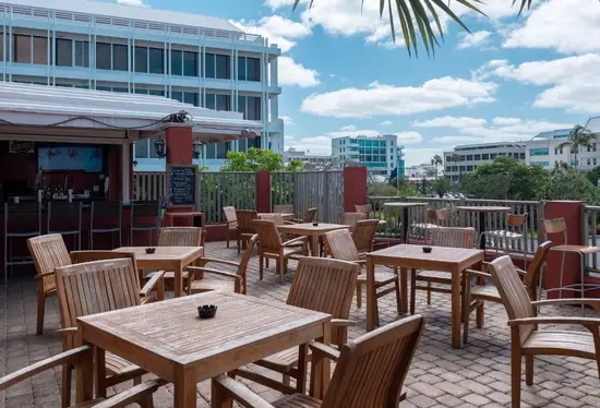 Robin Hood Pub Bermuda, Patio