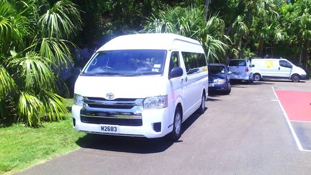 Ricky�s Minibus Bermuda